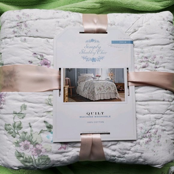 Simply Shabby Chic Twin Quilt - Picture 1 of 2